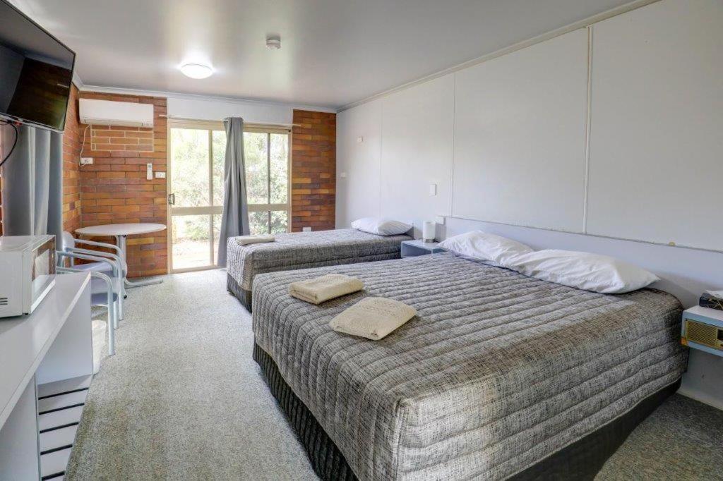 Tambo Mill Motel & Caravan Park ภายนอก รูปภาพ