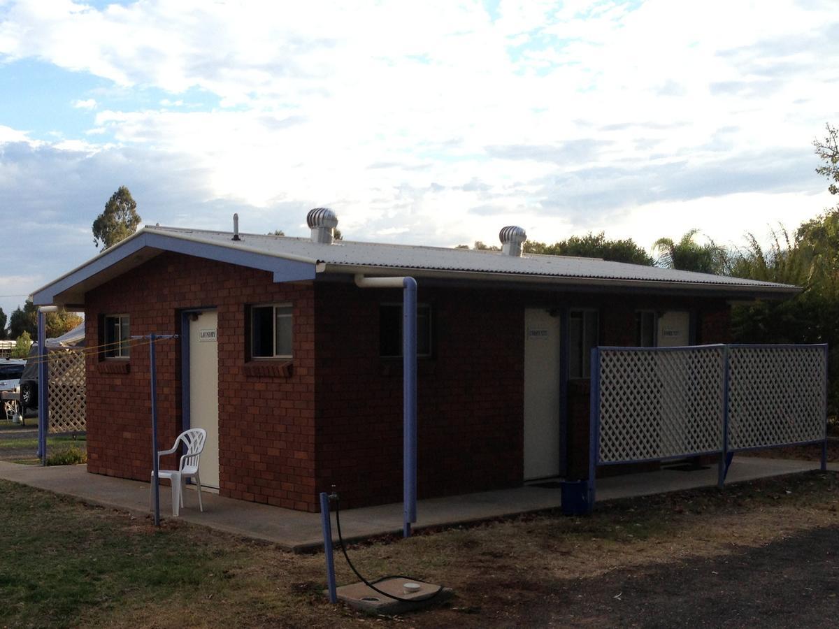 Tambo Mill Motel & Caravan Park ภายนอก รูปภาพ