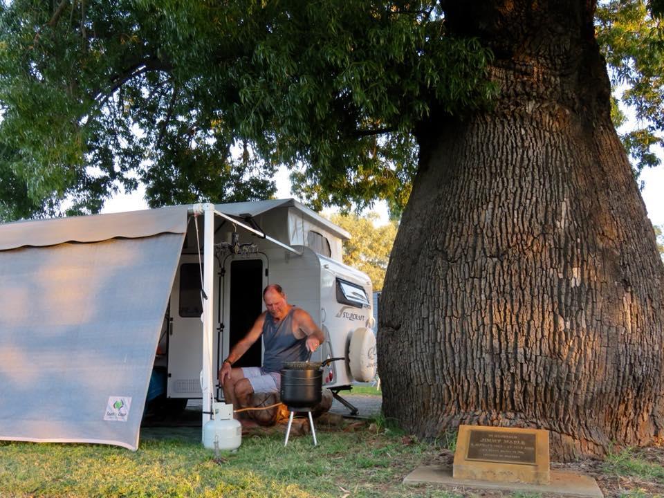 Tambo Mill Motel & Caravan Park ภายนอก รูปภาพ