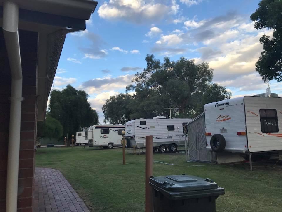 Tambo Mill Motel & Caravan Park ภายนอก รูปภาพ