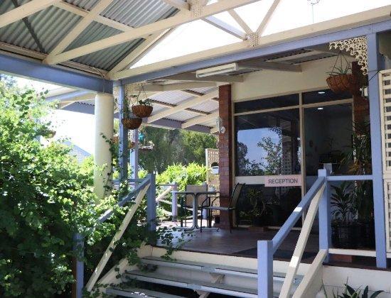 Tambo Mill Motel & Caravan Park ภายนอก รูปภาพ